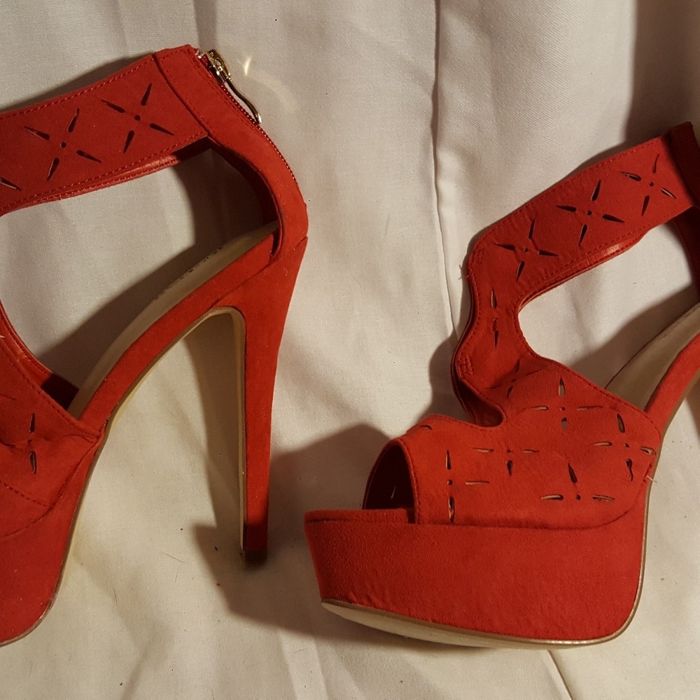Red suede heels - Picture 4 of 5